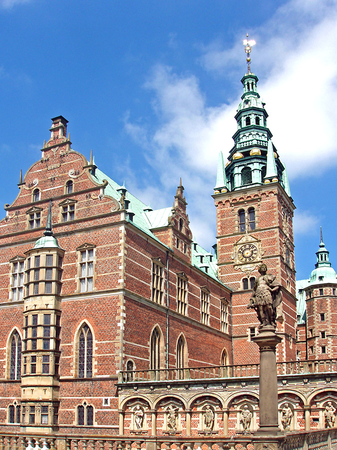 Frederiksbiorg Sklot Kirkefløjen